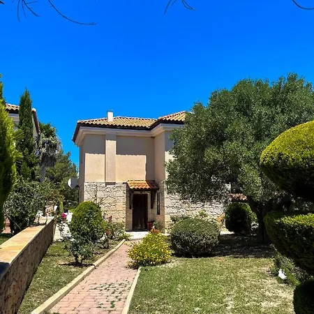 Peaceful Villa With Private Pool In Possidi